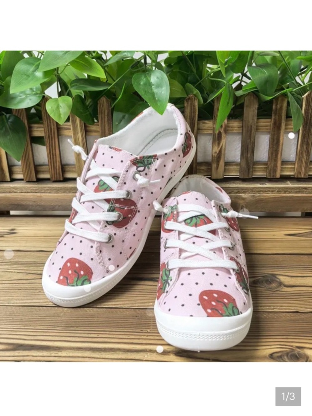 NWT Women’s Strawberry Print Pink Shoes Size 8
